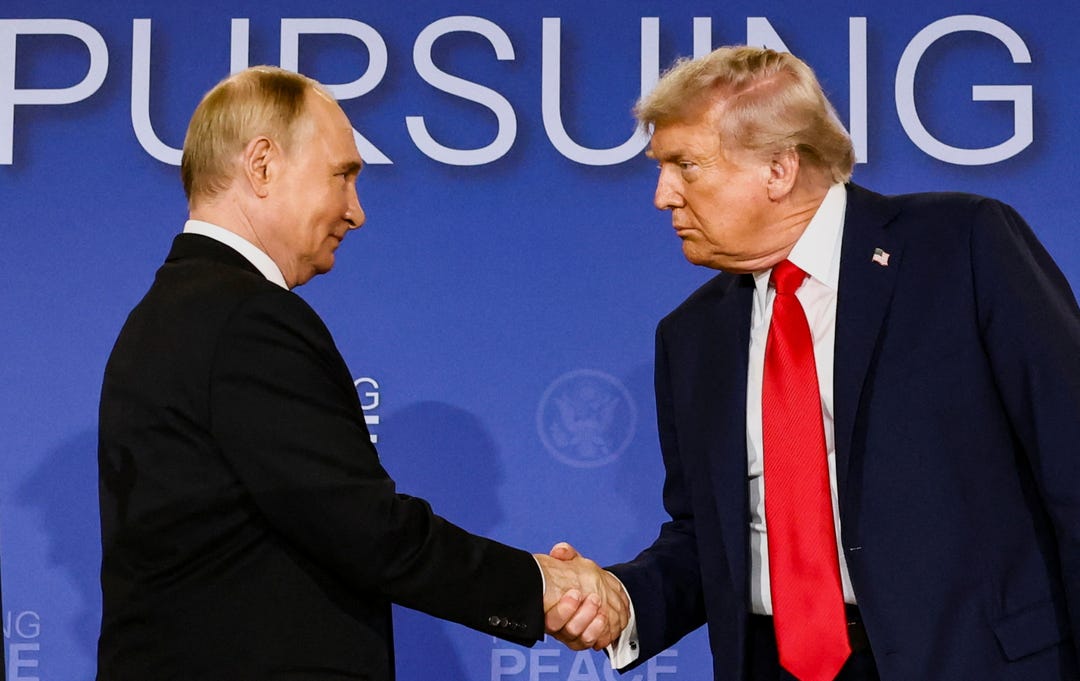 U.S. President Donald Trump and Russian President Vladimir Putin shake hands during a press conference following their meeting to negotiate an end to the war in Ukraine, at Joint Base Elmendorf-Richardson, in Anchorage, Alaska, U.S., August 15, 2025. REUTERS/Kevin Lamarque
